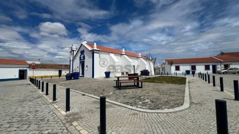 Moradia Térrea com 6 divisões e Quintal para remodelar