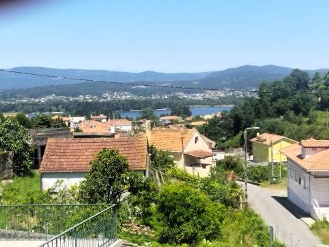 Propriedade com Ruína e Vista Rio para Turismo em Caminha