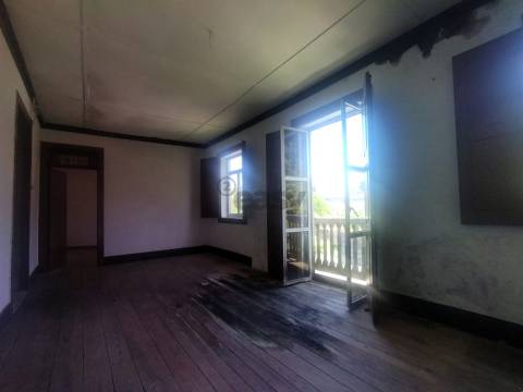 Propriedade com Ruína e Vista Rio para Turismo em Caminha