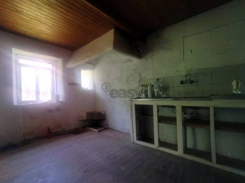 Propriedade com Ruína e Vista Rio para Turismo em Caminha