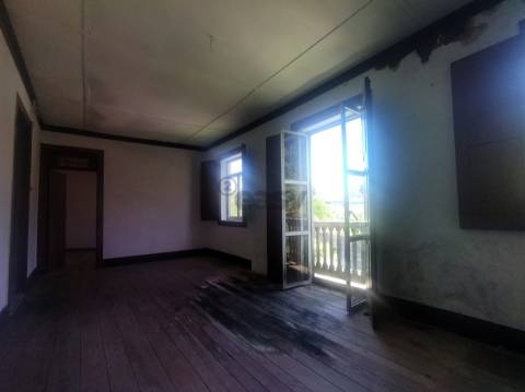 Propriedade com Ruína e Vista Rio para Turismo em Caminha