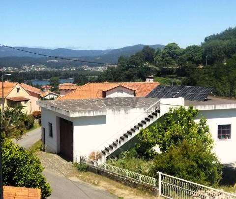 Propriedade com Ruína e Vista Rio para Turismo em Caminha