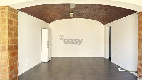 Espaço Comercial/Serviços com Elevado Potencial na Entrada de Borba
