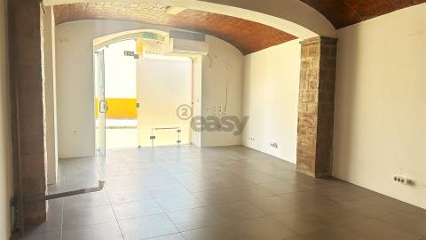Espaço Comercial/Serviços com Elevado Potencial na Entrada de Borba