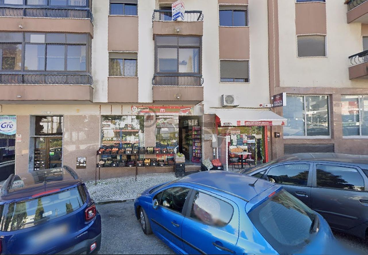Loja 30m² com excelente localização na Ramada, Odivelas