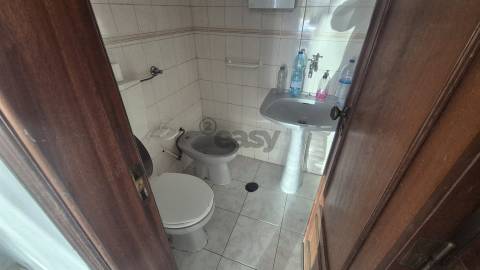 Loja 30m² com excelente localização na Ramada, Odivelas