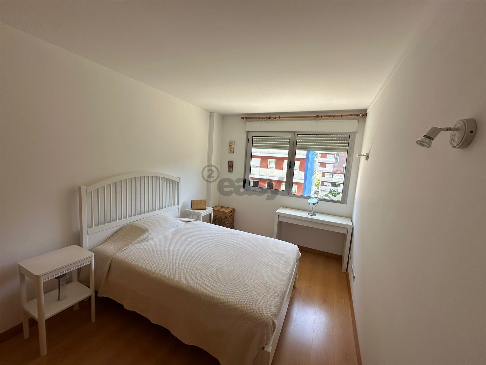 Apartamento T2 Mobiliado e Equipado com parqueamento na Alta de Lisboa