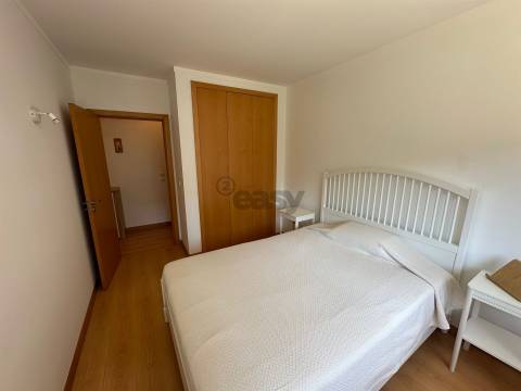 Apartamento T2 Mobiliado e Equipado com parqueamento na Alta de Lisboa