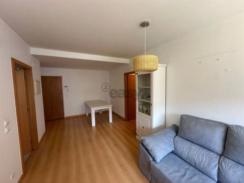 Apartamento T2 Mobiliado e Equipado com parqueamento na Alta de Lisboa