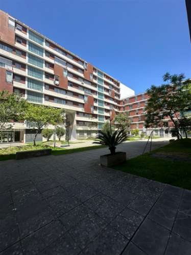 Apartamento T2 Mobiliado e Equipado com parqueamento na Alta de Lisboa