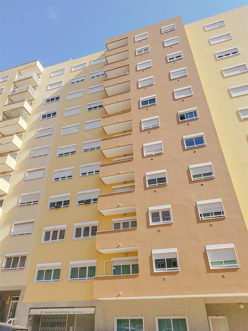 T3 com excelentes áreas com acabamentos de excelência em Nova Carnaxide