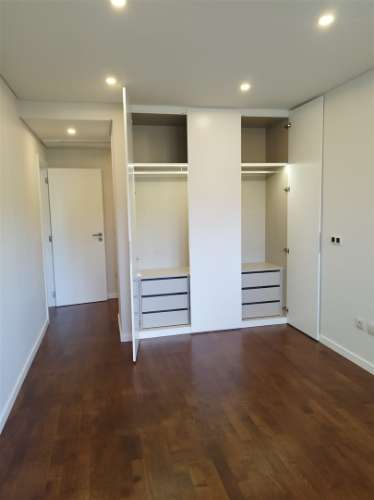 T3 com excelentes áreas com acabamentos de excelência em Nova Carnaxide