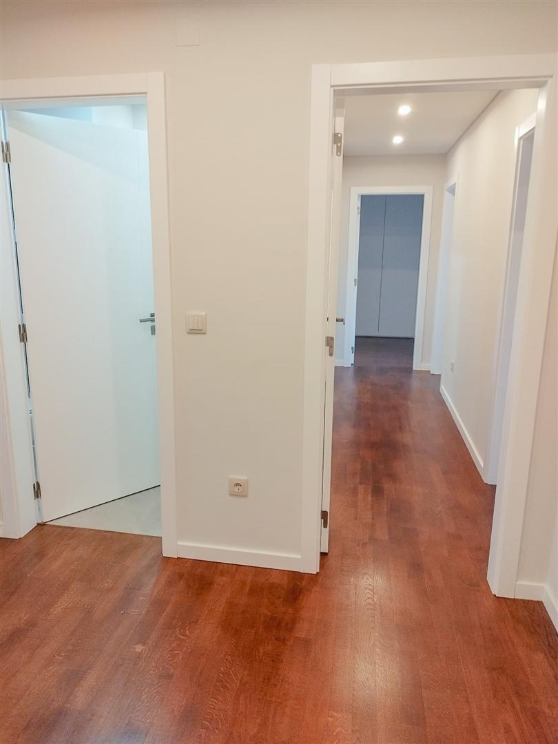 T3 com excelentes áreas com acabamentos de excelência em Nova Carnaxide