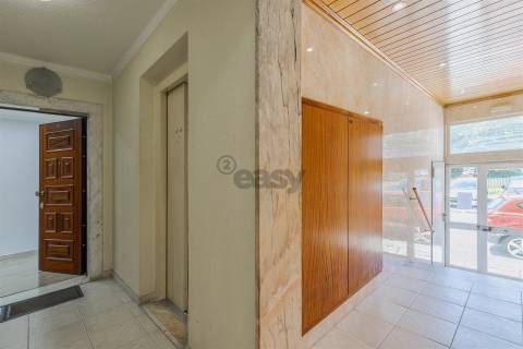 Apartamento T3 renovado, rés chão alto