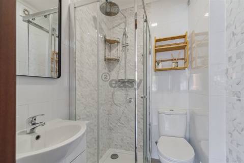 Apartamento T3 renovado, rés chão alto