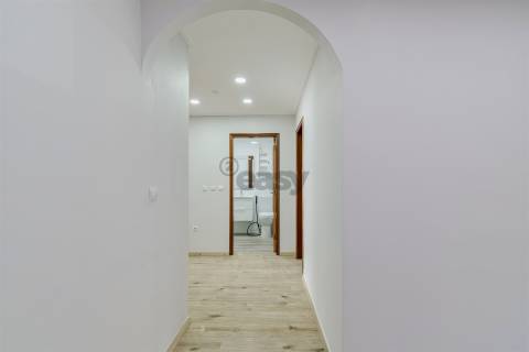 Apartamento T3 renovado, rés chão alto