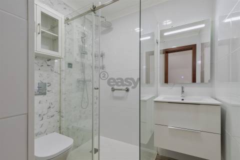 Apartamento T3 renovado, rés chão alto