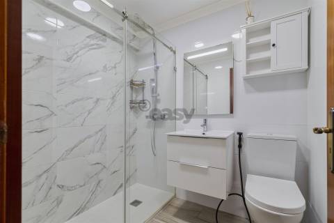 Apartamento T3 renovado, rés chão alto