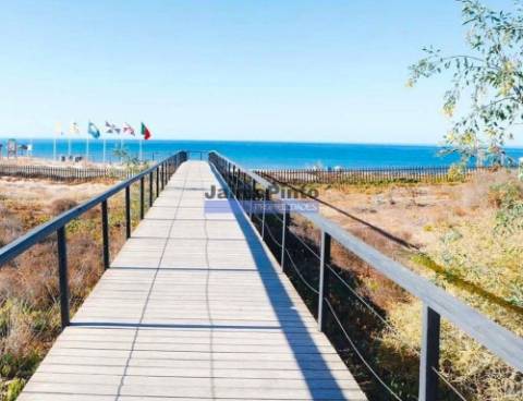 Terreno 28.000m2 rústico e urbano, próx. zona habitacional. Algarve, Faro. Loulé.