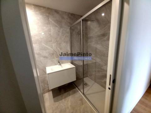 Apartamento T4 em construção, moderno. Portugal, Porto.