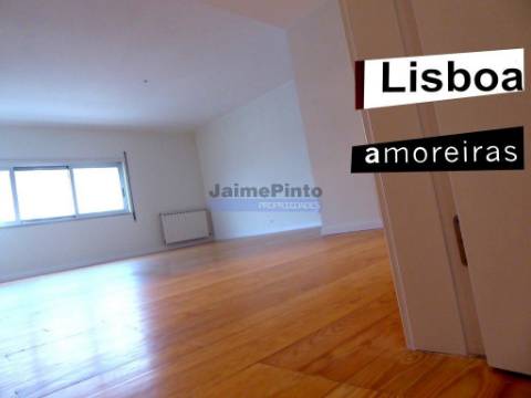 Apartamento moderno, elegante T3. Portugal, Lisboa, Amoreiras.