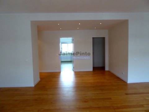 Apartamento moderno, elegante T3. Portugal, Lisboa, Amoreiras.