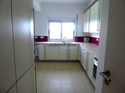 Apartamento moderno, elegante T3. Portugal, Lisboa, Amoreiras.