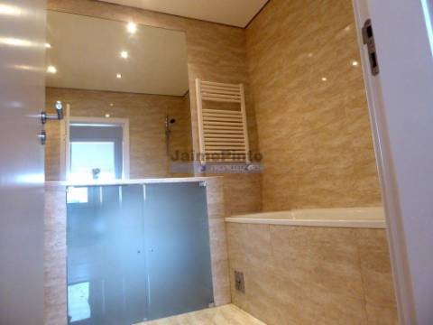 Apartamento moderno, elegante T3. Portugal, Lisboa, Amoreiras.