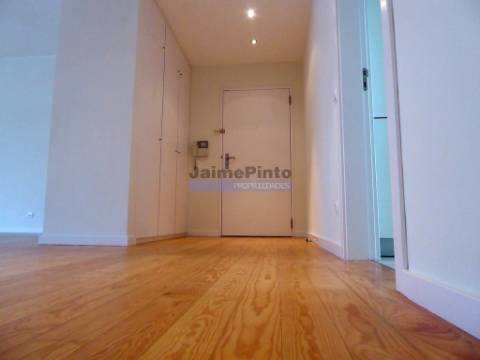 Apartamento moderno, elegante T3. Portugal, Lisboa, Amoreiras.