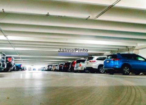 Parque Automóvel Aeroporto do Porto. Porto, Maia.