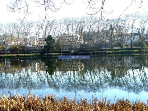 Quinta 1.500m2 com Moradia V4. Portugal, V. do Castelo, Ponte de Lima.