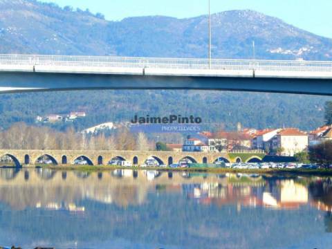 Quinta 1.500m2 com Moradia V4. Portugal, V. do Castelo, Ponte de Lima.