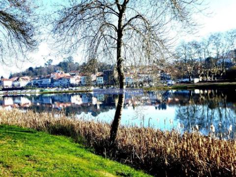 Quinta 1.500m2 com Moradia V4. Portugal, V. do Castelo, Ponte de Lima.