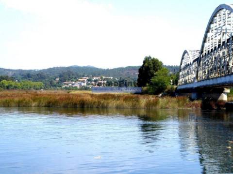 Casas de 3 e 4 quartos em terreno de 9.000m2. Portugal, Viana do Castelo, Caminha.