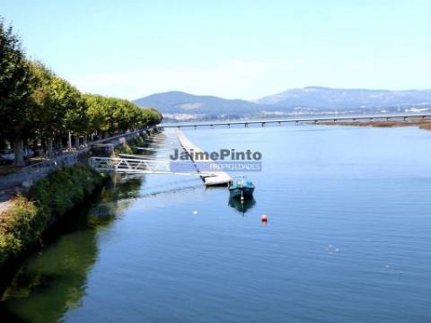 Casas de 3 e 4 quartos em terreno de 9.000m2. Portugal, Viana do Castelo, Caminha.