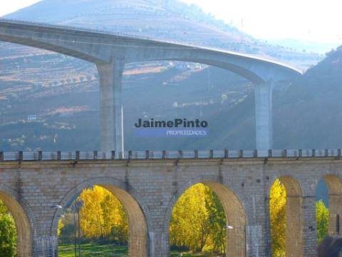 Moradia estilo antigo, V4, vista rio Douro. Portugal, Peso da Régua, Douro.