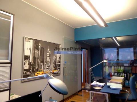 Escritório arrenda-se, 145m2, no Porto, Baixa. Portugal, Porto.