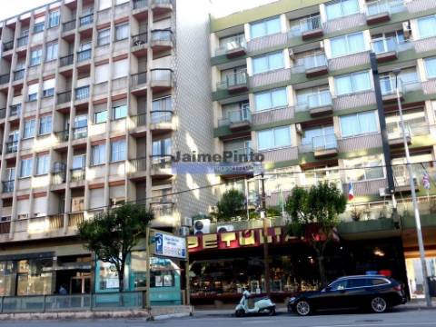 Arrenda-se Escritório/Loja, Porto, Cedofeita, próximo Rot. Boavista. Portugal, Porto.