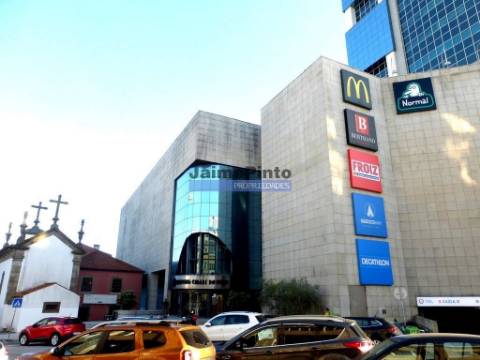 Arrenda-se Escritório/Loja, Porto, Cedofeita, próximo Rot. Boavista. Portugal, Porto.