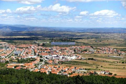 Moradia estilo Antigo, térrea, 5 quartos. Portugal, Figueira de Castelo Rodrigo, Escalhão.