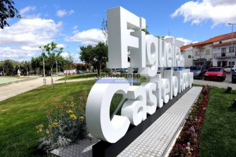 EDIFÍCIO ANTIGO, um só PISO, ampla LOCALIZAÇÃO. Portugal, Figueira de Castelo Rodrigo.