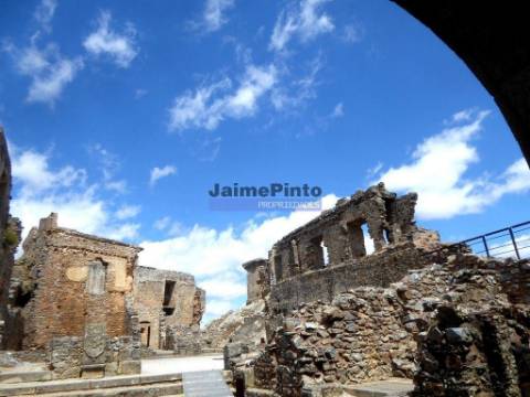EDIFÍCIO ANTIGO, um só PISO, ampla LOCALIZAÇÃO. Portugal, Figueira de Castelo Rodrigo.