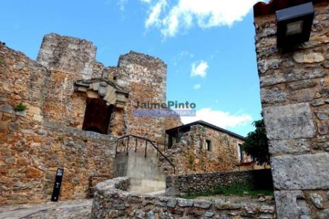 EDIFÍCIO ANTIGO, um só PISO, ampla LOCALIZAÇÃO. Portugal, Figueira de Castelo Rodrigo.
