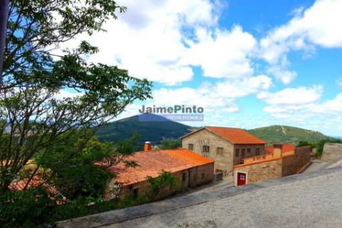 EDIFÍCIO ANTIGO, um só PISO, ampla LOCALIZAÇÃO. Portugal, Figueira de Castelo Rodrigo.