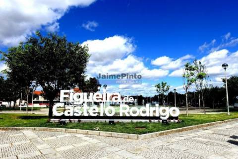 EDIFÍCIO ANTIGO, um só PISO, ampla LOCALIZAÇÃO. Portugal, Figueira de Castelo Rodrigo.