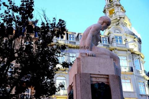 Apartamento T0 de 76m2 em segura Zona Histórica. Portugal, Porto.