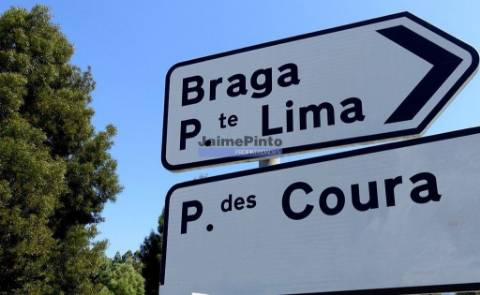 Terreno e Ruína p/ Restauro e Expansão, no Minho, em Agualonga. Portugal, V. do Castelo, Paredes de Coura.