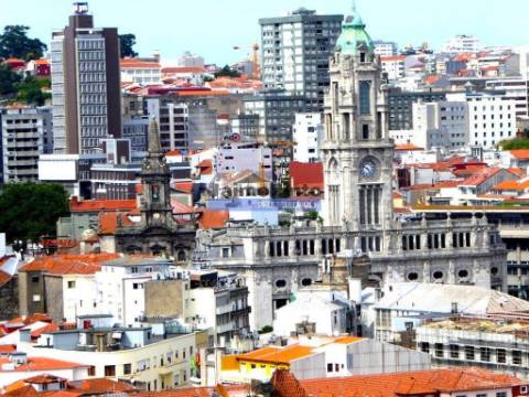 Edifício, Prédio devoluto para reabilitar, centro do Porto. Portugal, Baixa do Porto.