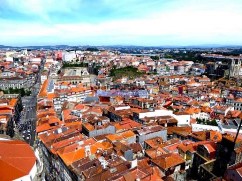 Edifício, Prédio devoluto para reabilitar, centro do Porto. Portugal, Baixa do Porto.