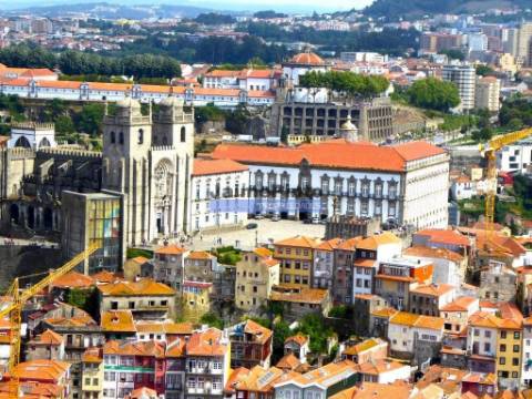 Edifício, Prédio devoluto para reabilitar, centro do Porto. Portugal, Baixa do Porto.